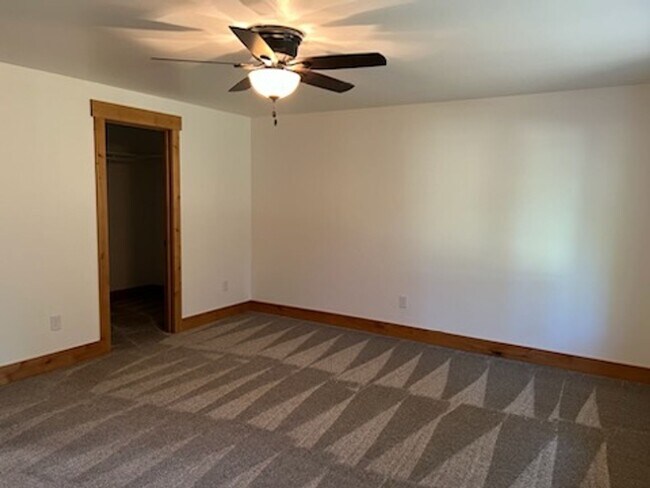 Building Photo - 17447 Auklet Dr