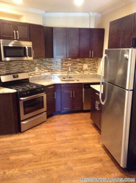 Building Photo - 2975 Washington St