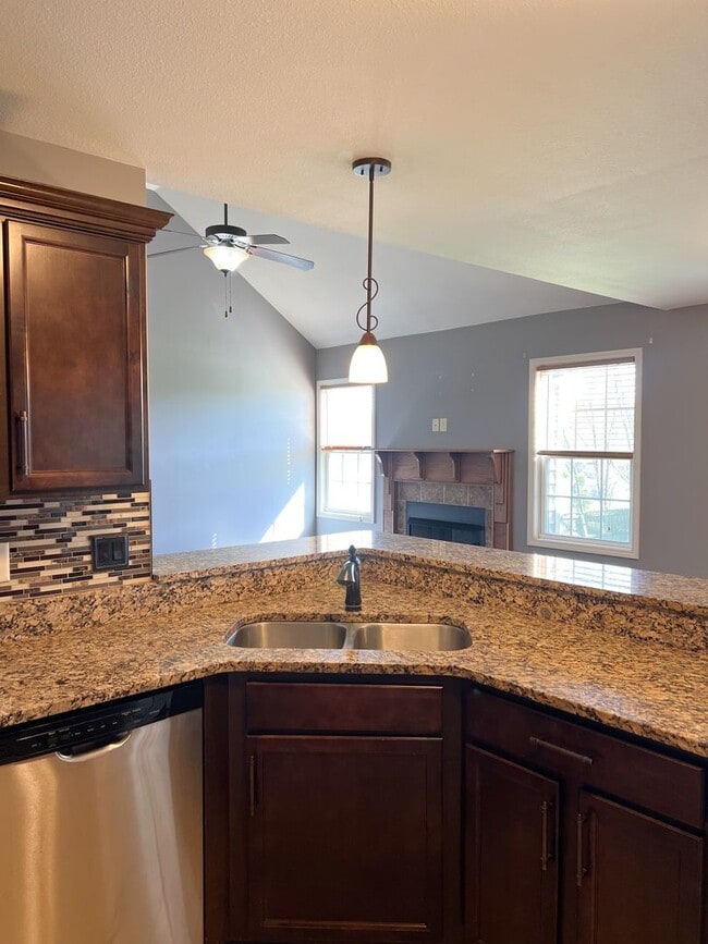 Building Photo - Gorgeous Single-Family--Fenced Backyard and Bonus Room!