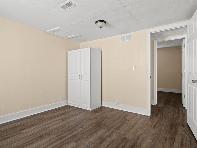 Building Photo - 150 Cook Ave