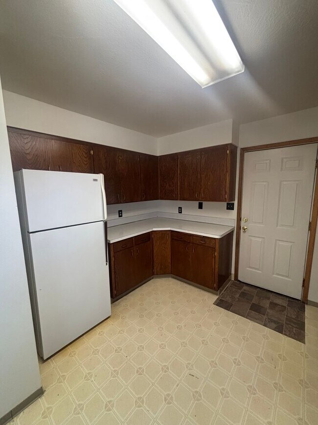 Building Photo - Maple Ave Duplex