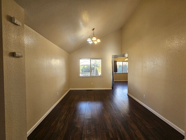 Building Photo - Large 4 bedroom two story in east Modesto!