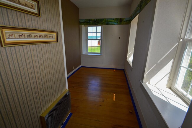 Building Photo - 3884 Breezy Hill Rd