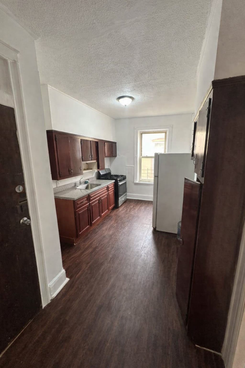 Building Photo - 108 E 95th St