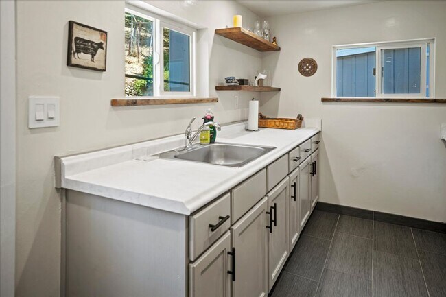 Building Photo - 273 W Carmel Valley Rd