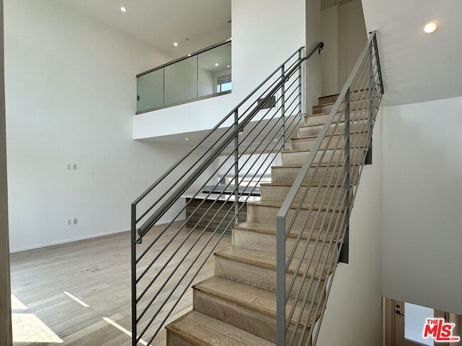 Building Photo - 5403 W Wilshire Vista Ln