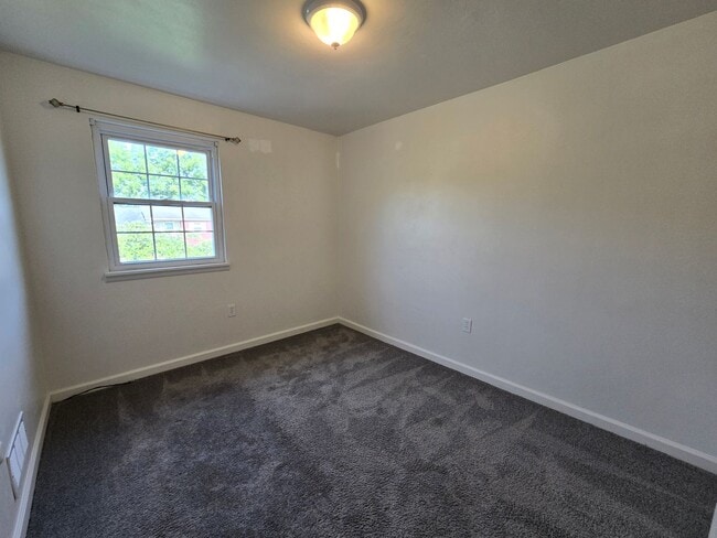 Building Photo - 3 Bedroom Townhouse in Hempfield School Di...