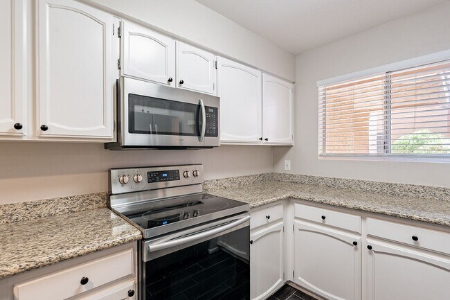 Building Photo - Two Bedrooms in Old Town Scottsdale - Available November 5, 2025!