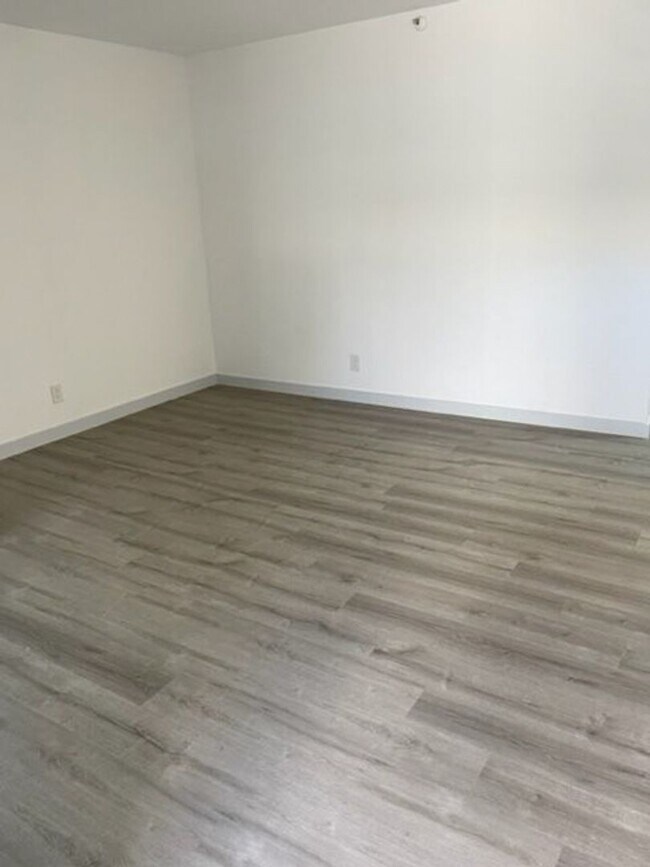 Interior Photo - 12020 Grevillea Ave