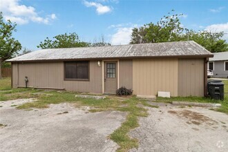 Building Photo - 1020 Oasis St