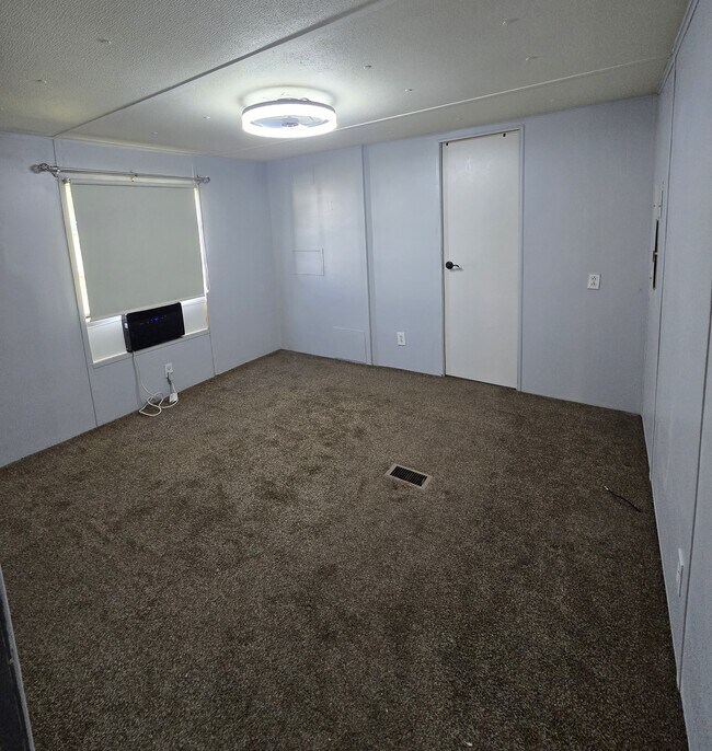 Building Photo - 8827 Deerwood Dr