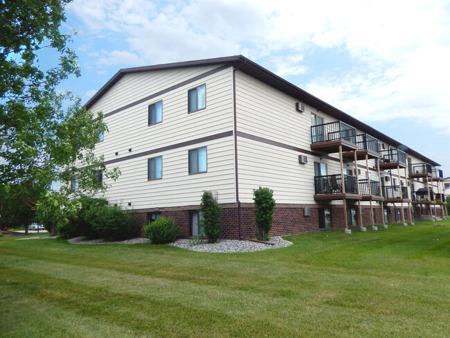 Oak Court Apartments | Fargo, ND - Oak Court