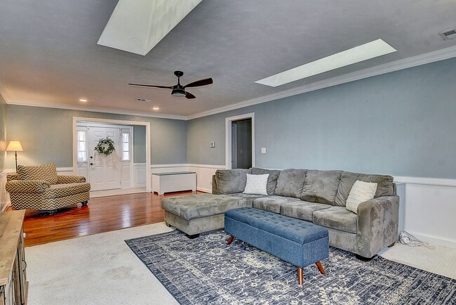 Building Photo - Spacious Ranch in Hickory