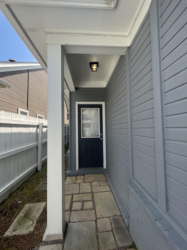 Building Photo - 1275 Isle Bay Dr