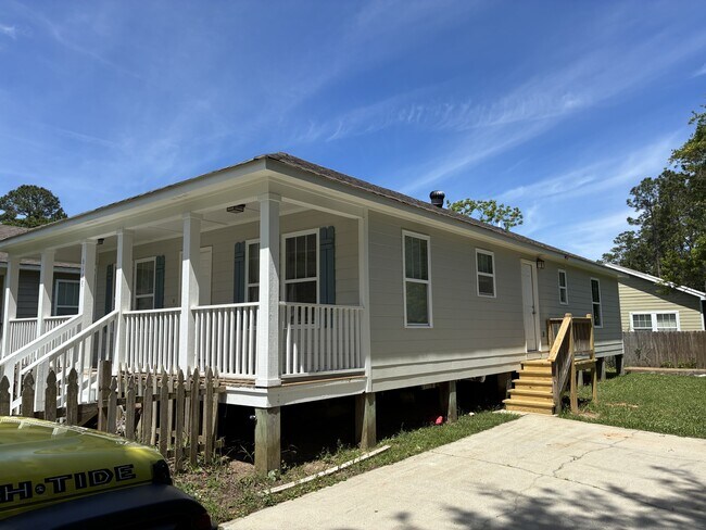 Building Photo - 6148 W Forrest St