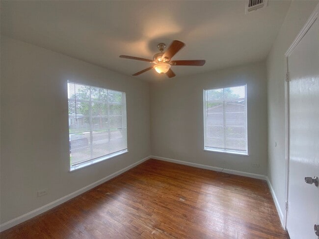 Building Photo - 158 Weizmann St