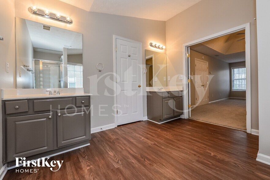 Building Photo - 740 Winbrook Dr