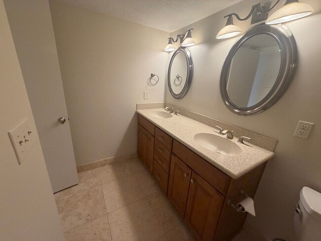 Building Photo - Ocean Front Condo Rental