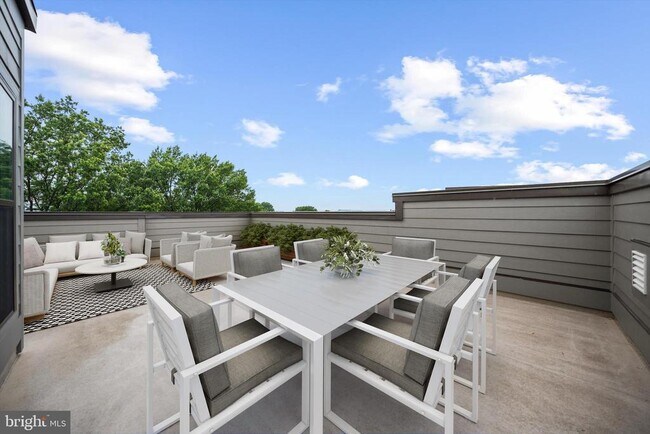 Building Photo - 14256 Newbrook Dr