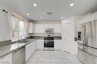 Building Photo - 9893 Canyon Peak Dr