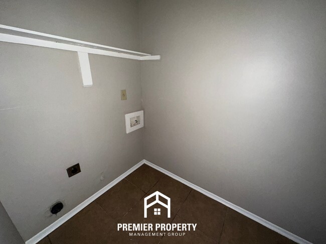 Building Photo - Charming 3BR/2BA in Country Brook | Vaulted Ceilings, Fireplace & Fenced Yard