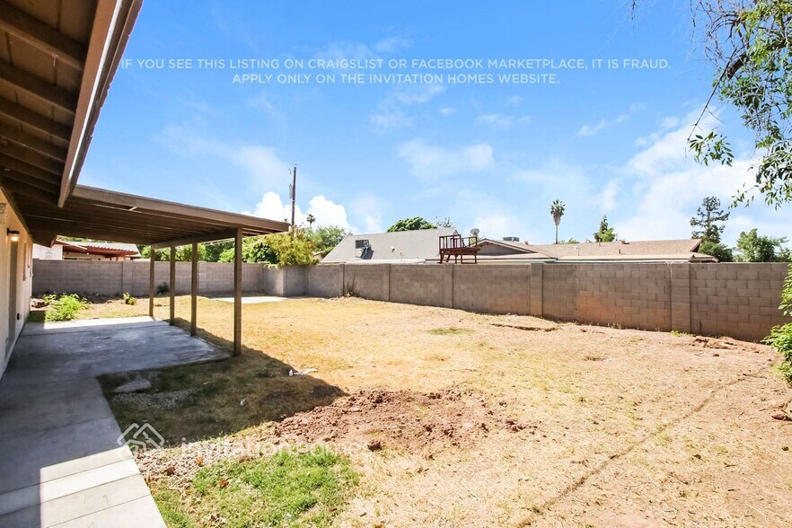 Building Photo - 1249 E 8th St