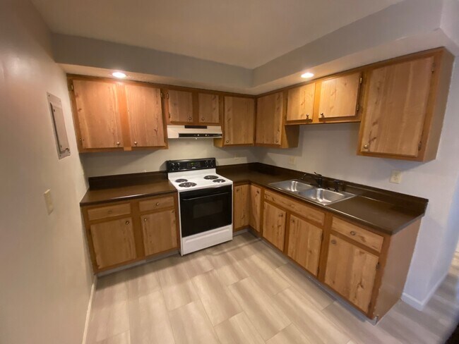 Building Photo - Highland Townhomes