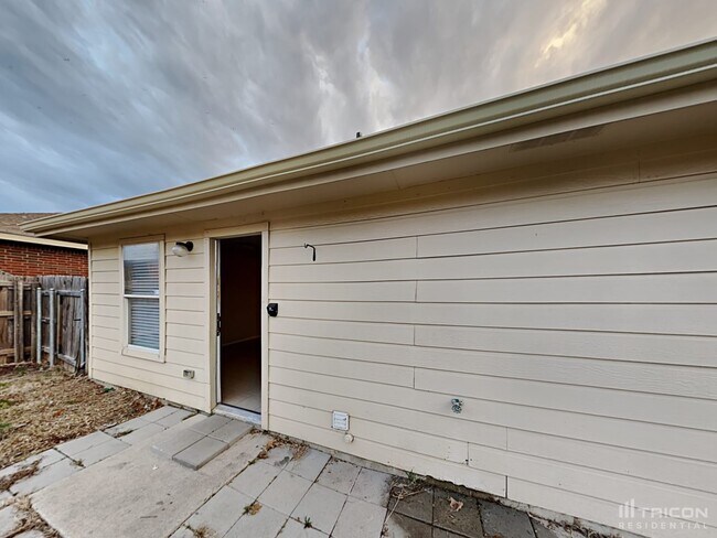 Building Photo - 4908 Parkrise Dr
