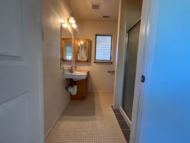 Building Photo - Spectacular Retro Home in a Rural Setting with Views and Space