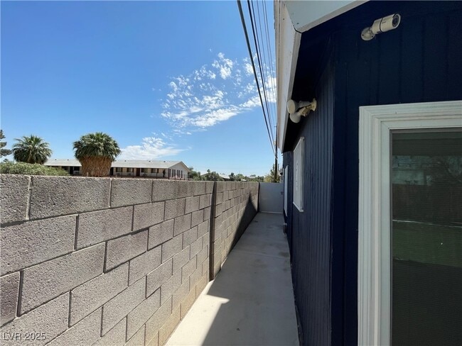 Building Photo - 5005 Celebrity Cir