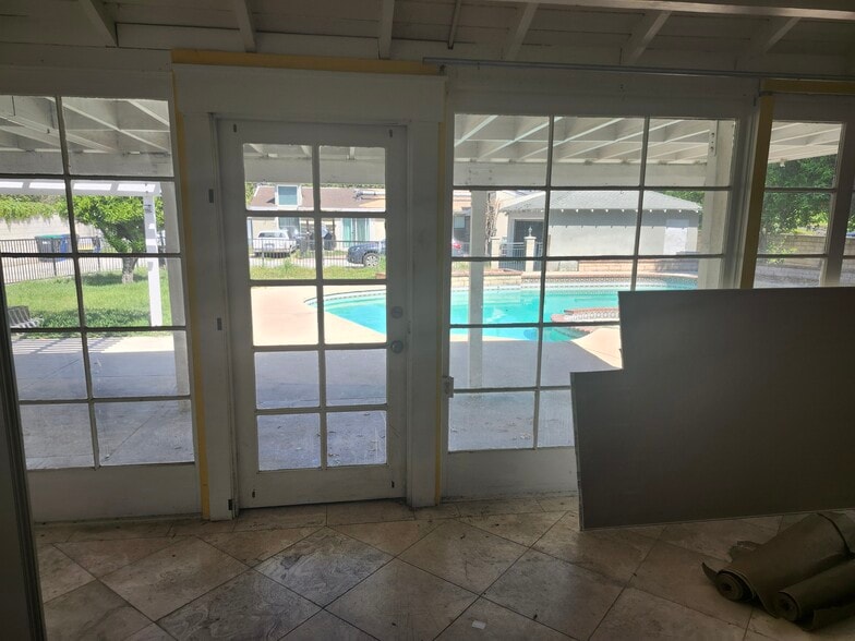 Building Photo - 2018 S 2nd Ave