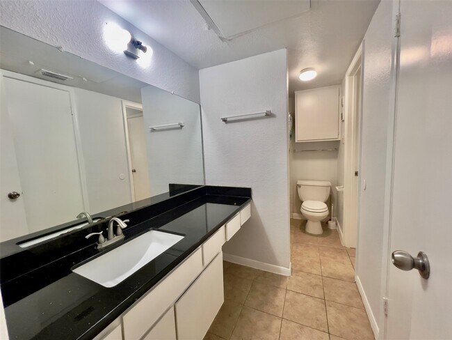 Building Photo - 2750 Holly Hall St