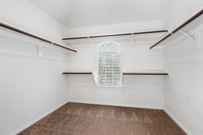 Building Photo - 910 Waterside Dr