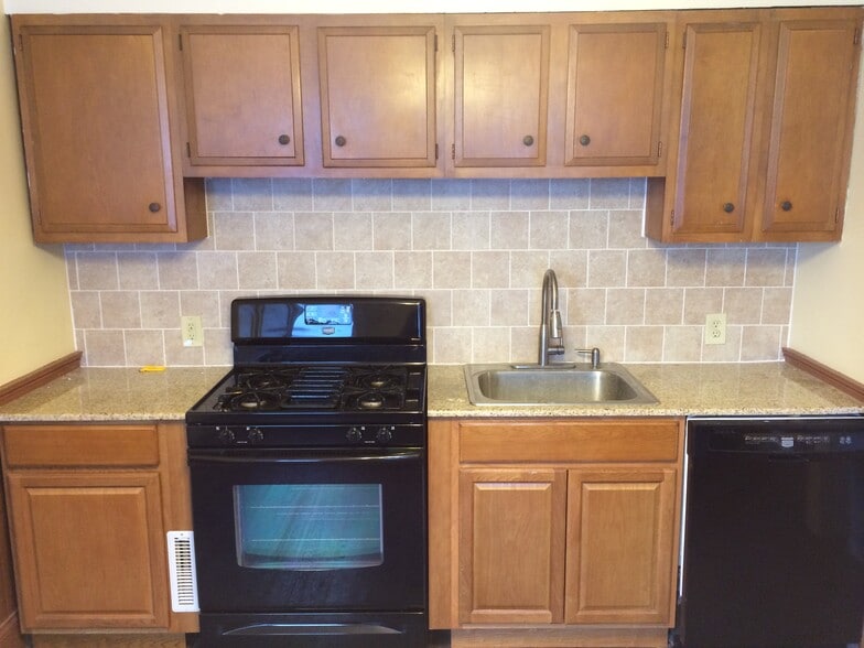 Building Photo - 405 Tompkins St