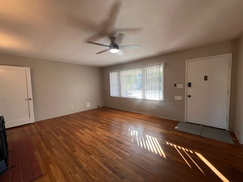 Building Photo - 4015 Calavo Dr