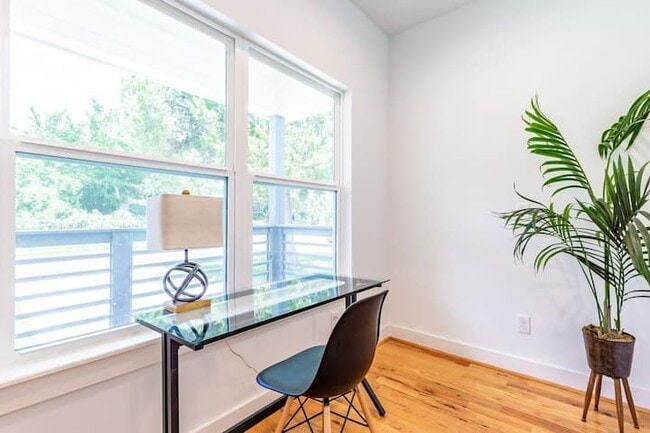 Building Photo - 1753 Pasadena St