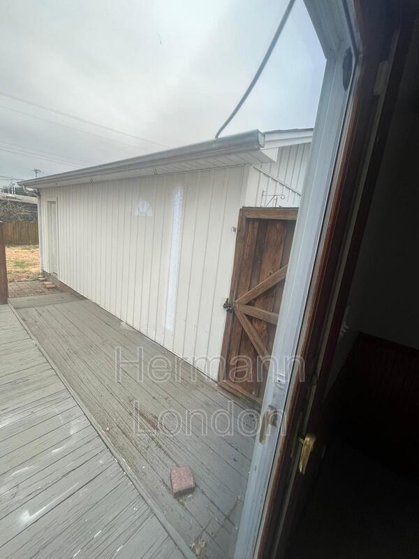 Building Photo - 30 St Celeste Dr