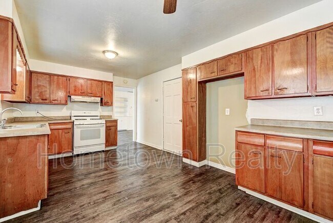 Building Photo - 917 NE 81st St