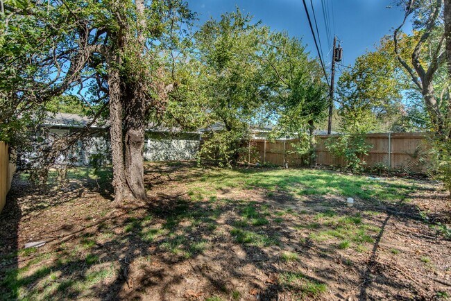 Building Photo - 125 Vandenburg Dr
