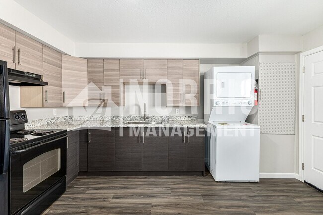 Building Photo - Convenient, Beautifully Updated Space Available Now!