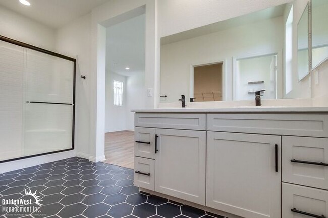 Building Photo - Newly Built 3Bdm 2.5Ba Home with Modern Fe...
