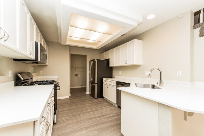 Building Photo - 3337 Epson St