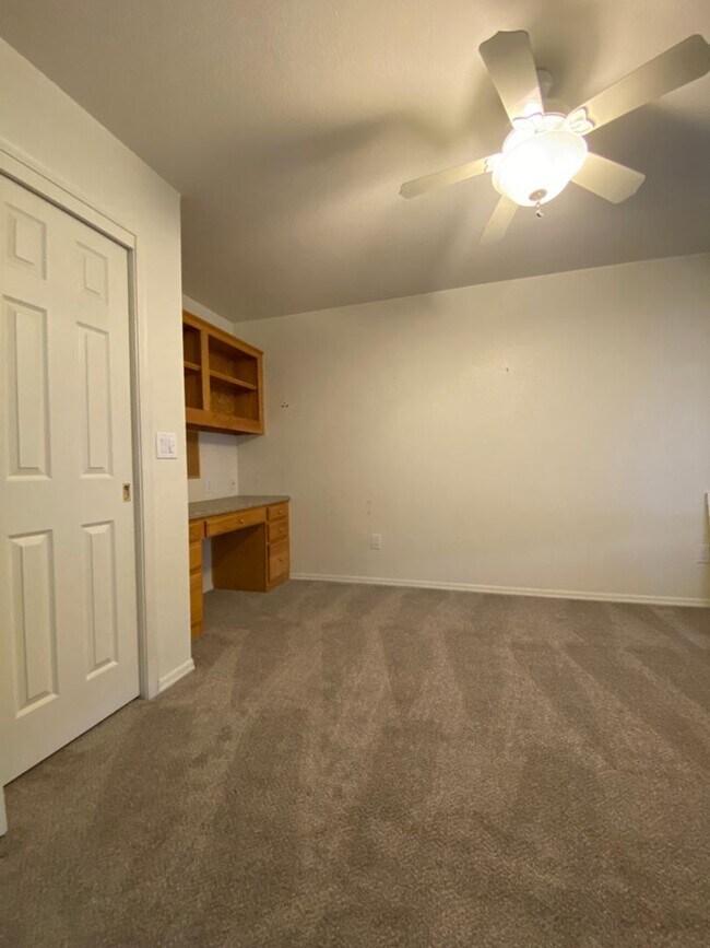 Building Photo - 55+ Condo on Golf Course in Sunland Spring...