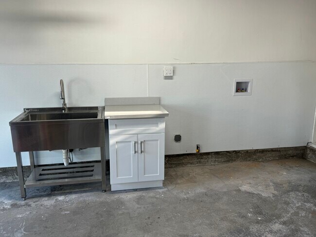 Building Photo - 3536 West Ave