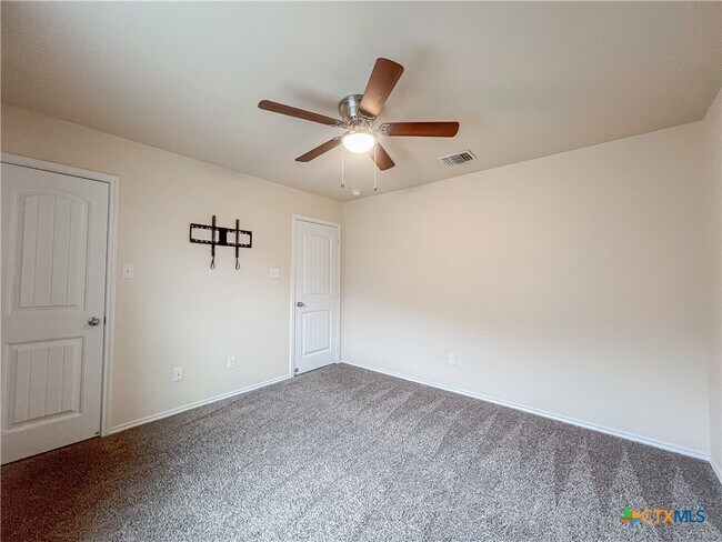 Building Photo - 724 Liberty Valley Dr