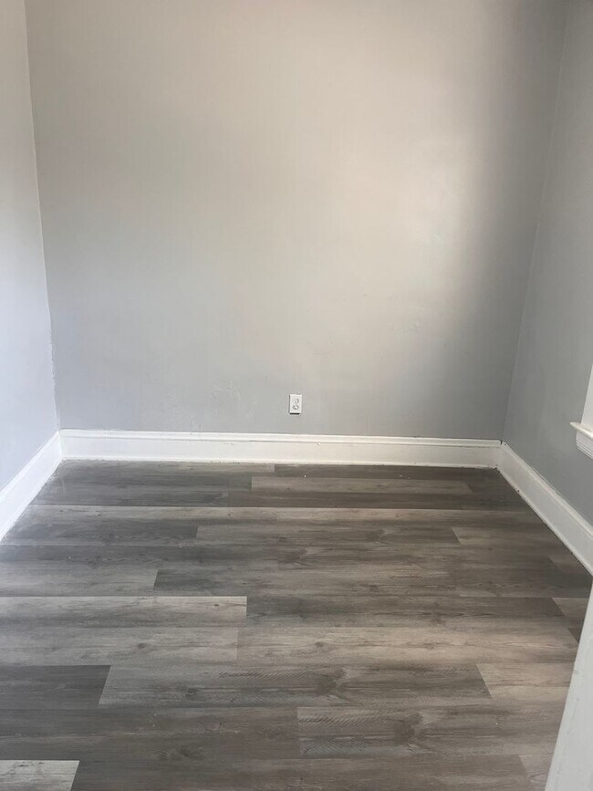 Building Photo - 955 Royal Arms Dr