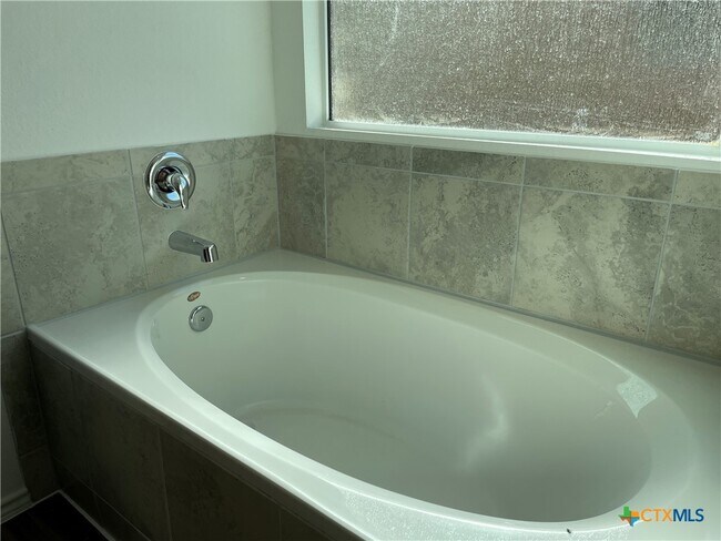 Building Photo - 214 Escondido Cir