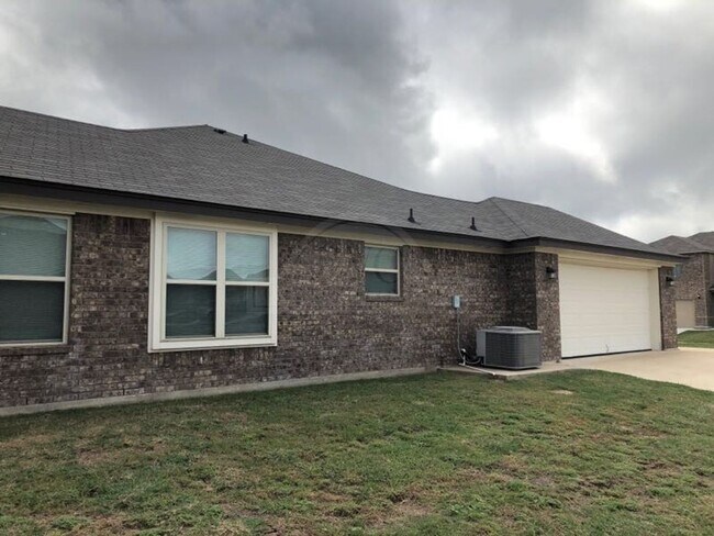 Building Photo - 301 Vega Ln