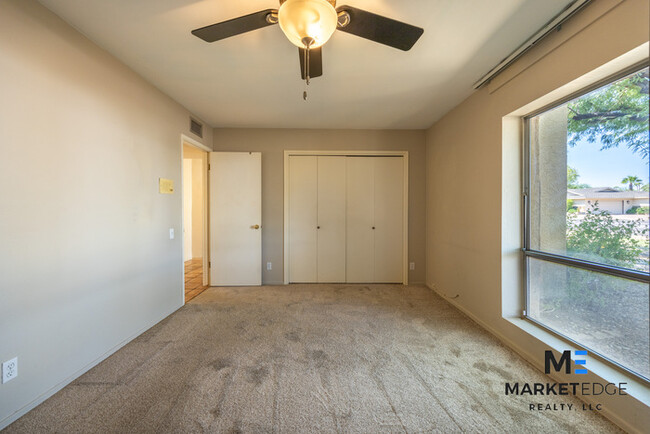 Building Photo - 4Bed/2.5Bath Home at 56th/Cactus! $399 MOV...