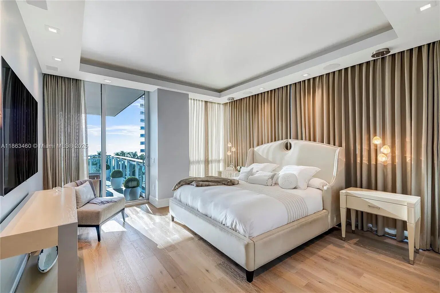 Building Photo - 10295 Collins Ave